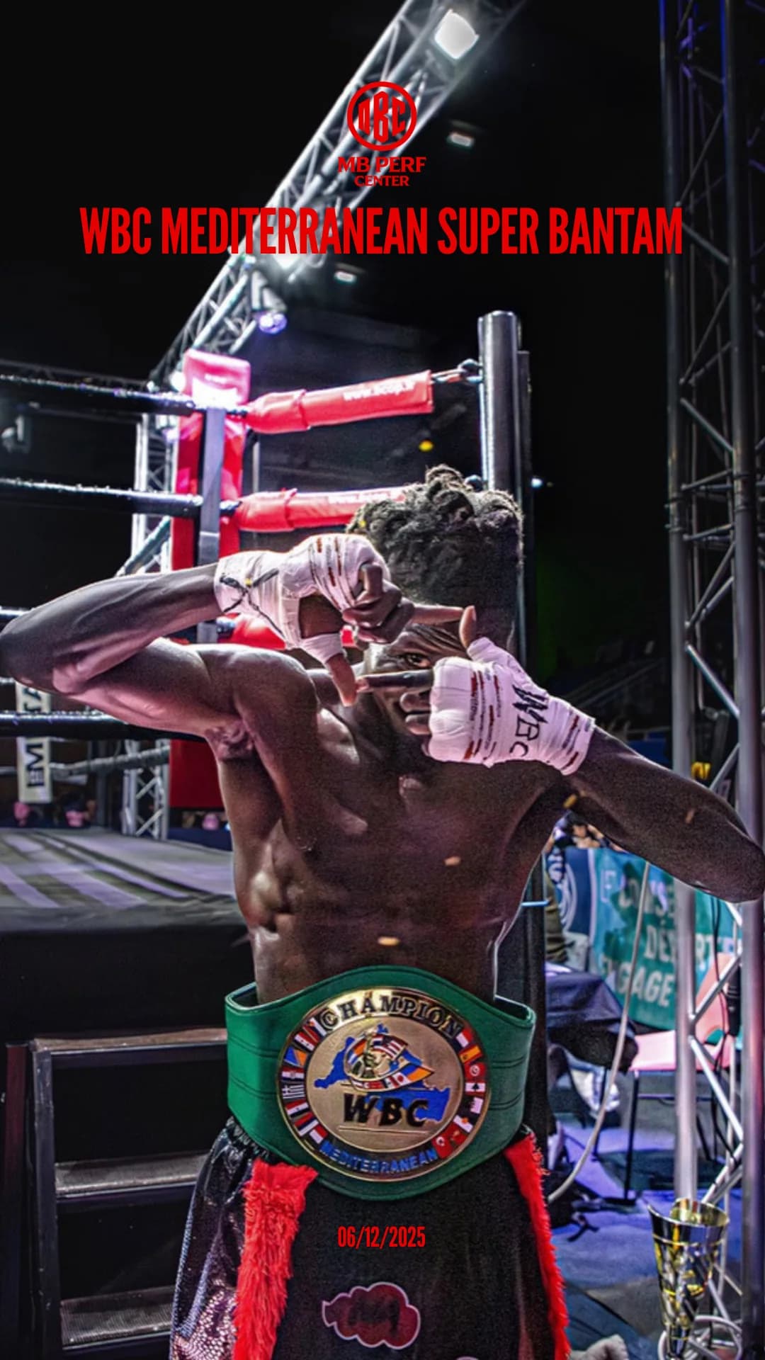 Abdourahmane Ndiaye avec sa ceinture WBC Méditerranée